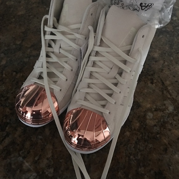 Rose Gold Toe Adidas - Picture 3 of 3